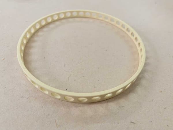 聚酰亚胺保持架